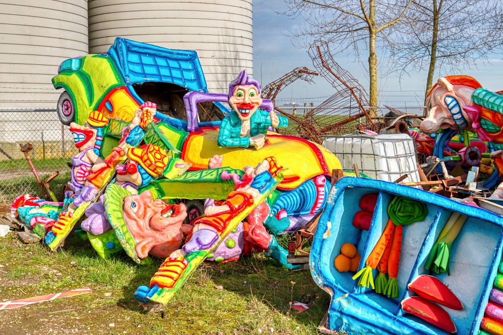 carnival graveyard carnaval hdr urbex carnavalsoptocht corso trash verlaten abandoned lost places
